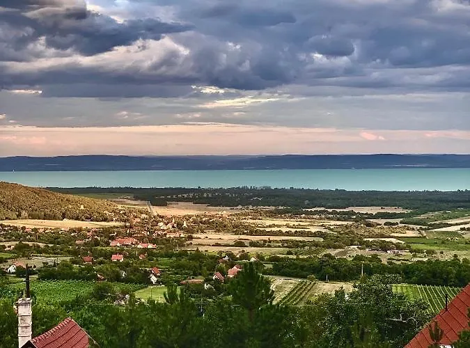 Kisvulkan Nyulontul * Mencshely