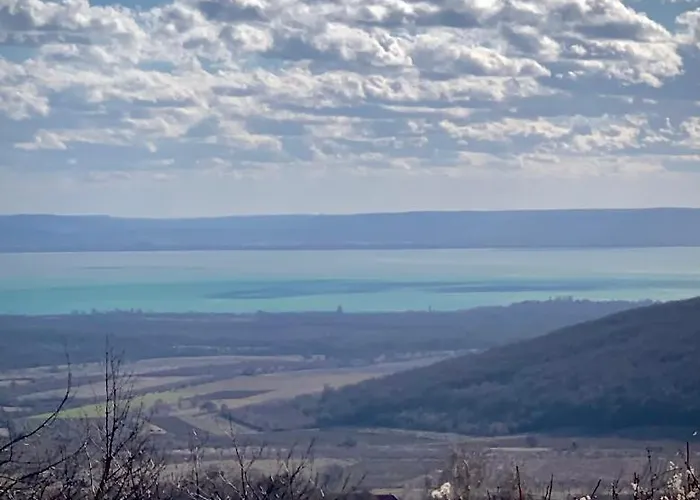 Apartment Kisvulkan Nyulontul Mencshely